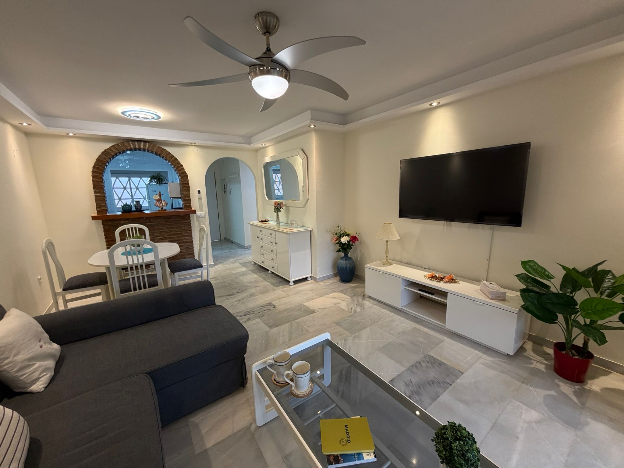 19EAEE6F-D91E-4E32-AA78-802B740206BA