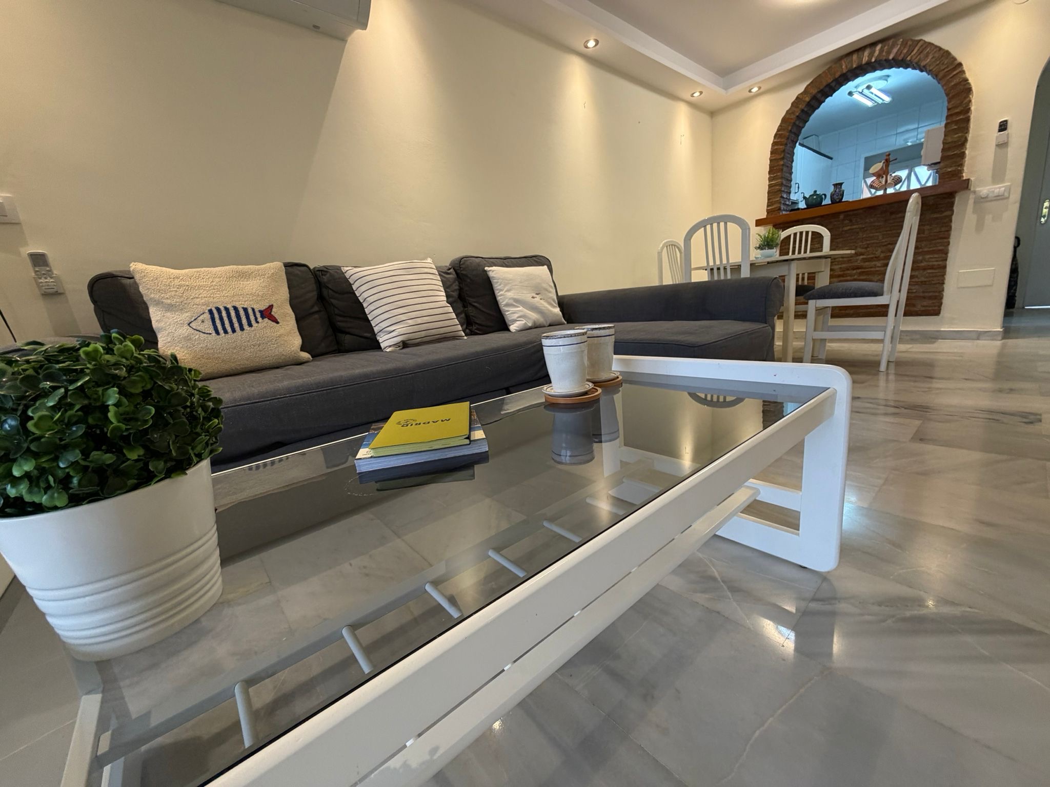 1C799A10-6C4A-4C3B-8394-31E803CD4D8A