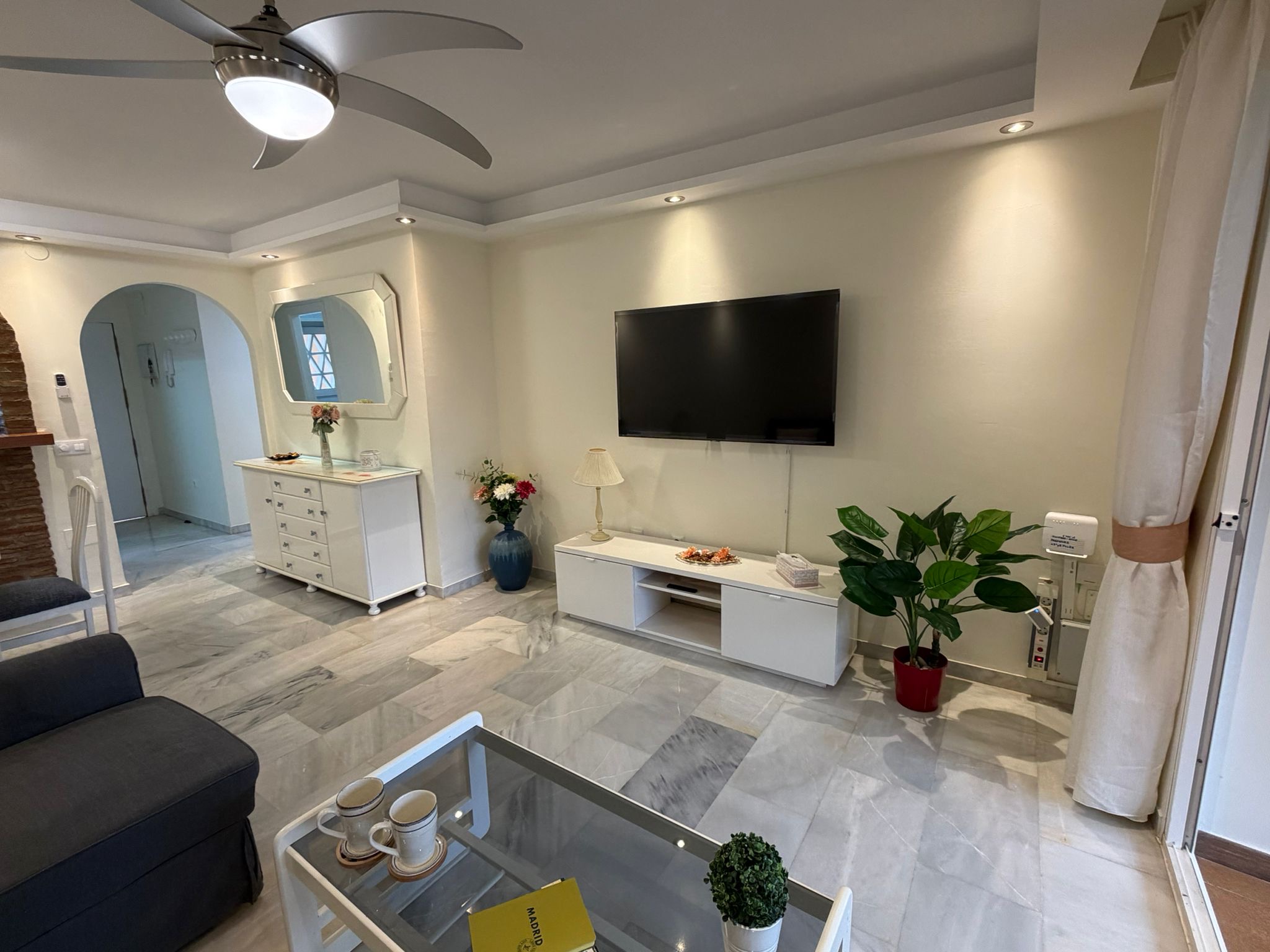 ED8A1B61-DDF7-48D9-81E9-DB55C6EF55A2